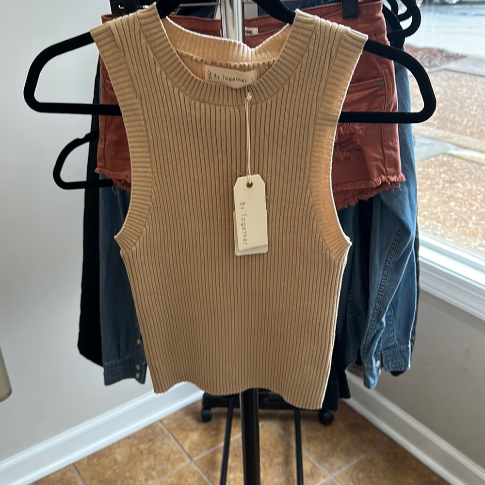 Cute sleeveless ribbed top